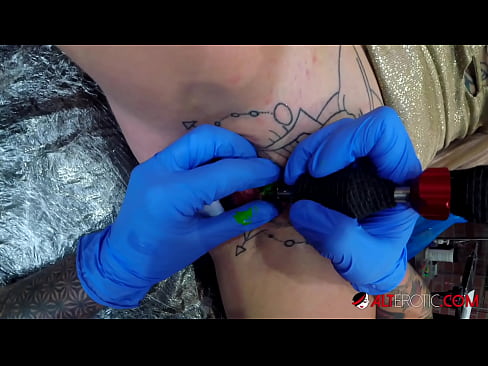 ❤️ Sully Savage, une chaudasse extrêmement tatouée, s'est fait tatouer le clitoris. ❌ Vidéo de sexe at fr.hentai-ita.ru ❤